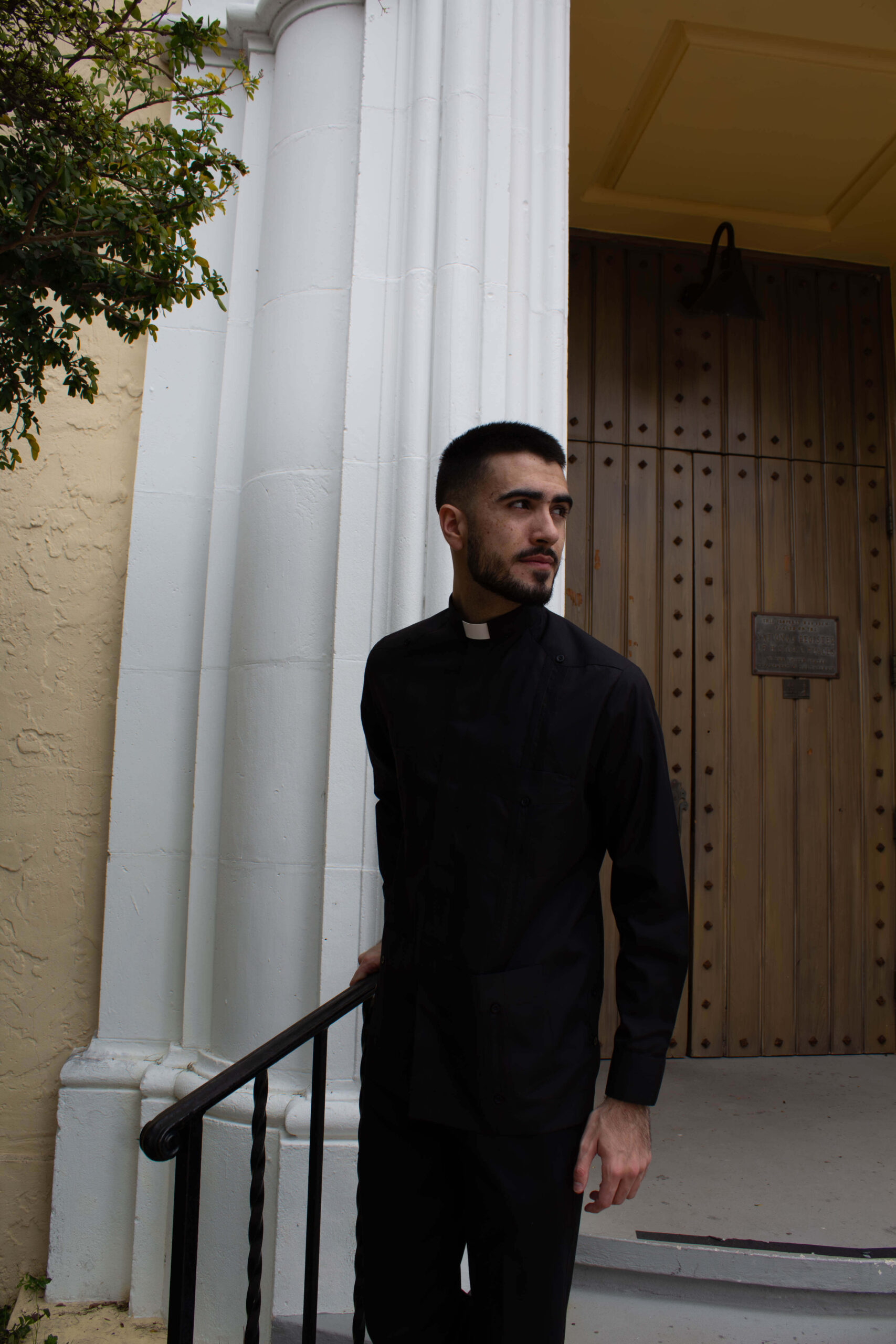 Clerical Guayabera black